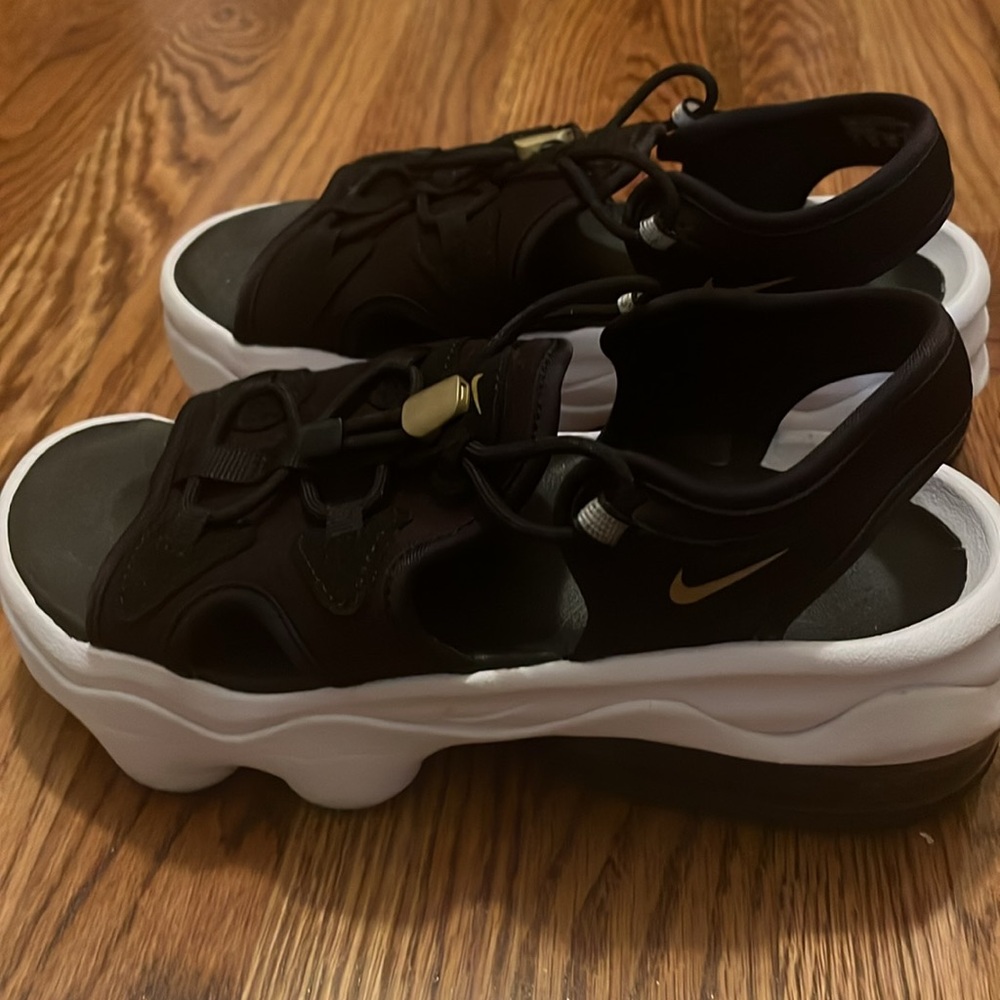 Nike Black and White Sport Sandals - Picture 2 of 3